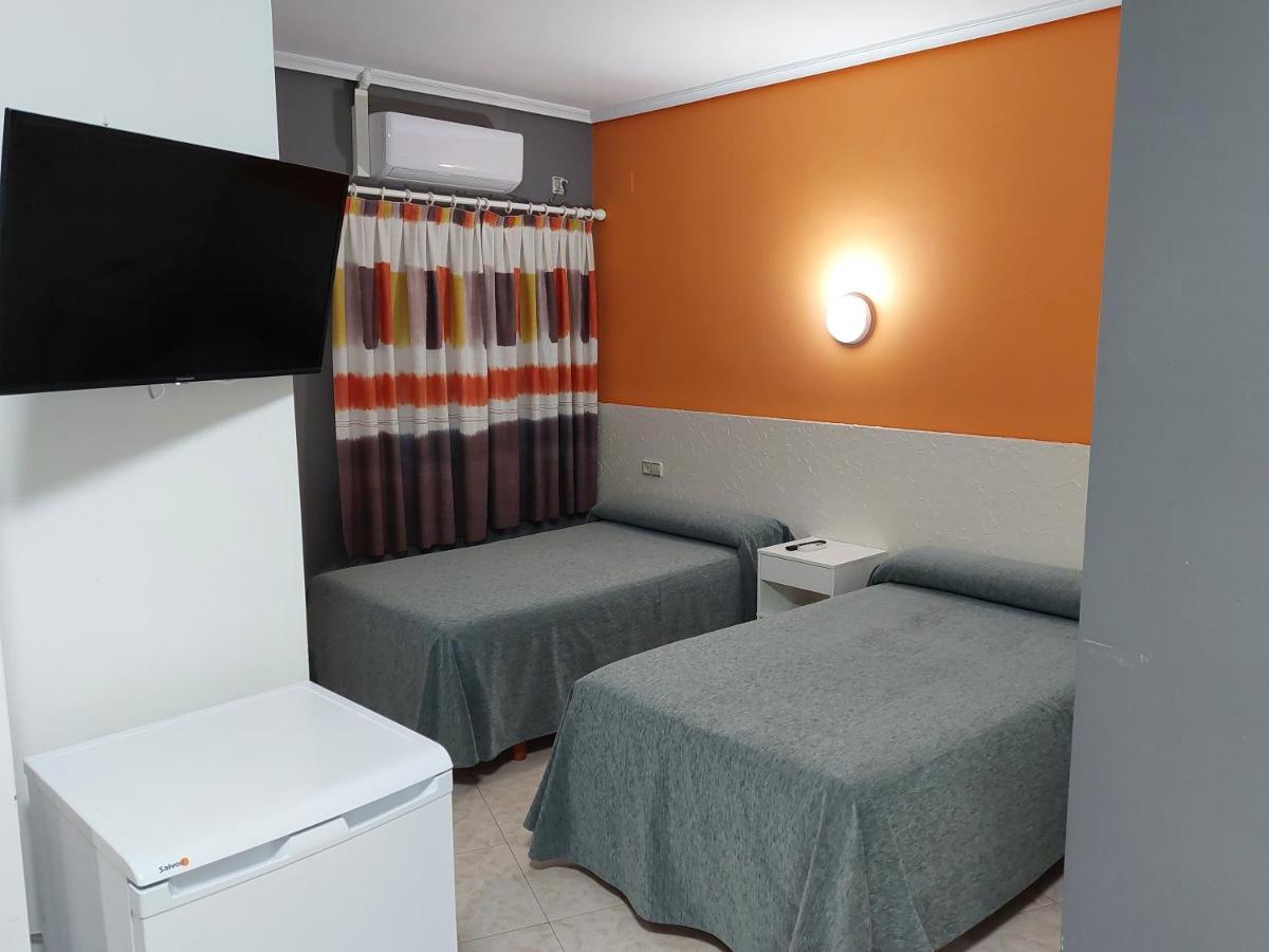 Hotel Cervantes Mahora Esterno foto