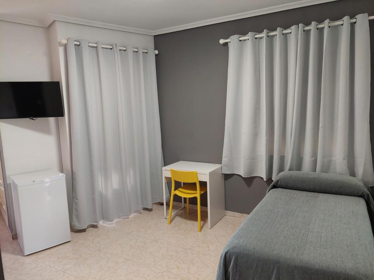 Hotel Cervantes Mahora Esterno foto